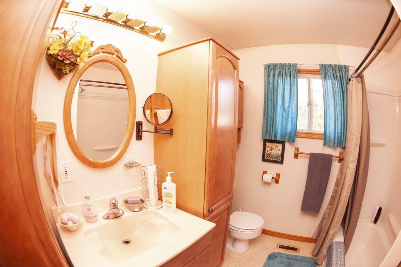 Tiga Bed And Breakfast Yellowknife Buitenkant foto