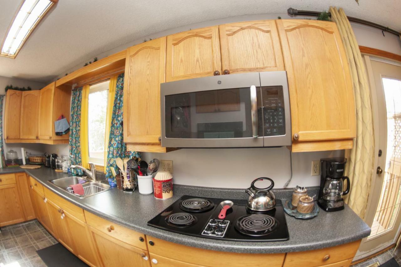 Tiga Bed And Breakfast Yellowknife Buitenkant foto