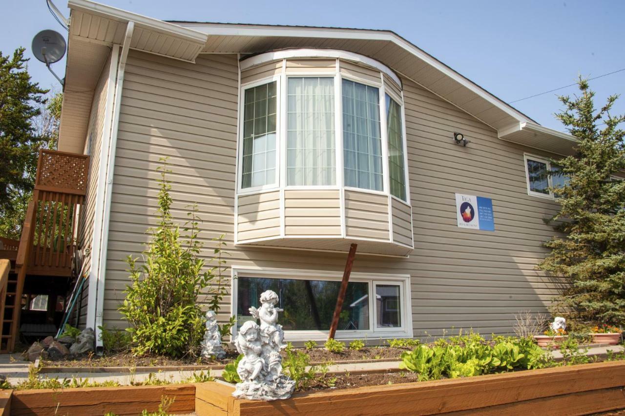 Tiga Bed And Breakfast Yellowknife Buitenkant foto