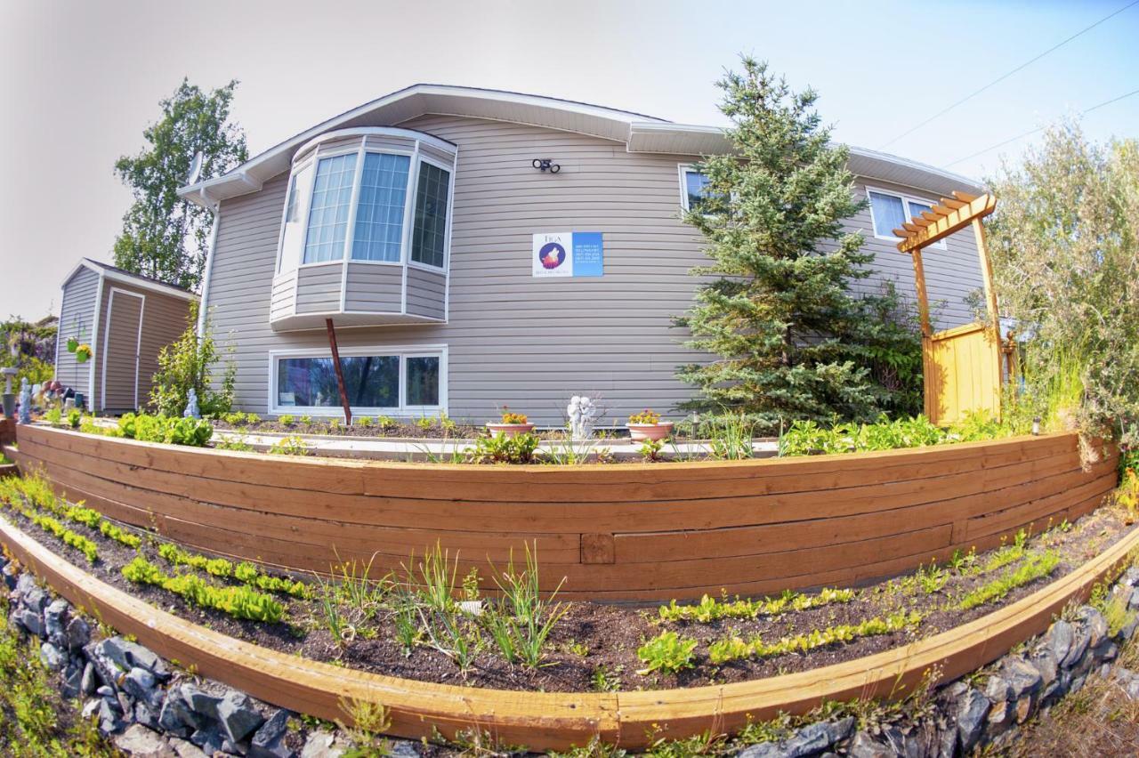 Tiga Bed And Breakfast Yellowknife Buitenkant foto