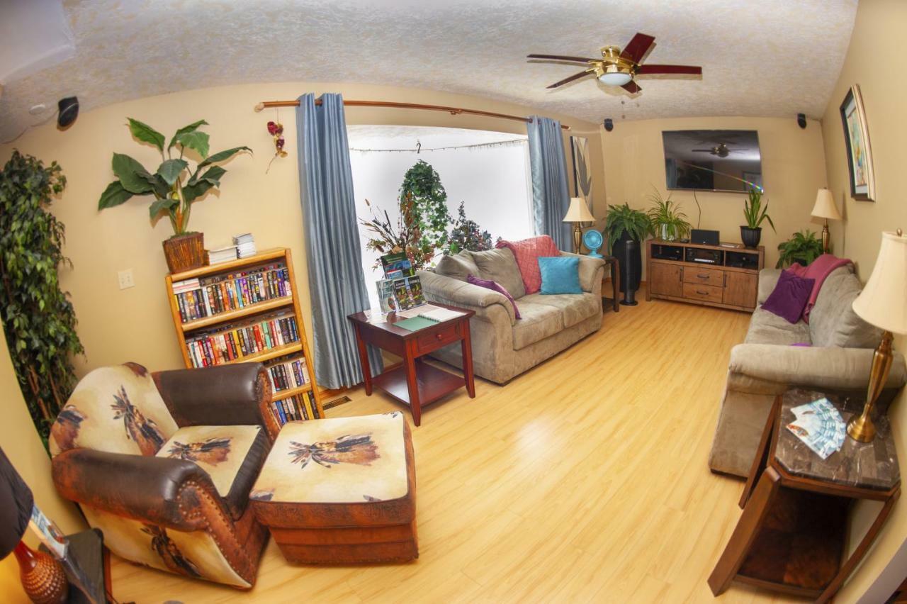 Tiga Bed And Breakfast Yellowknife Buitenkant foto