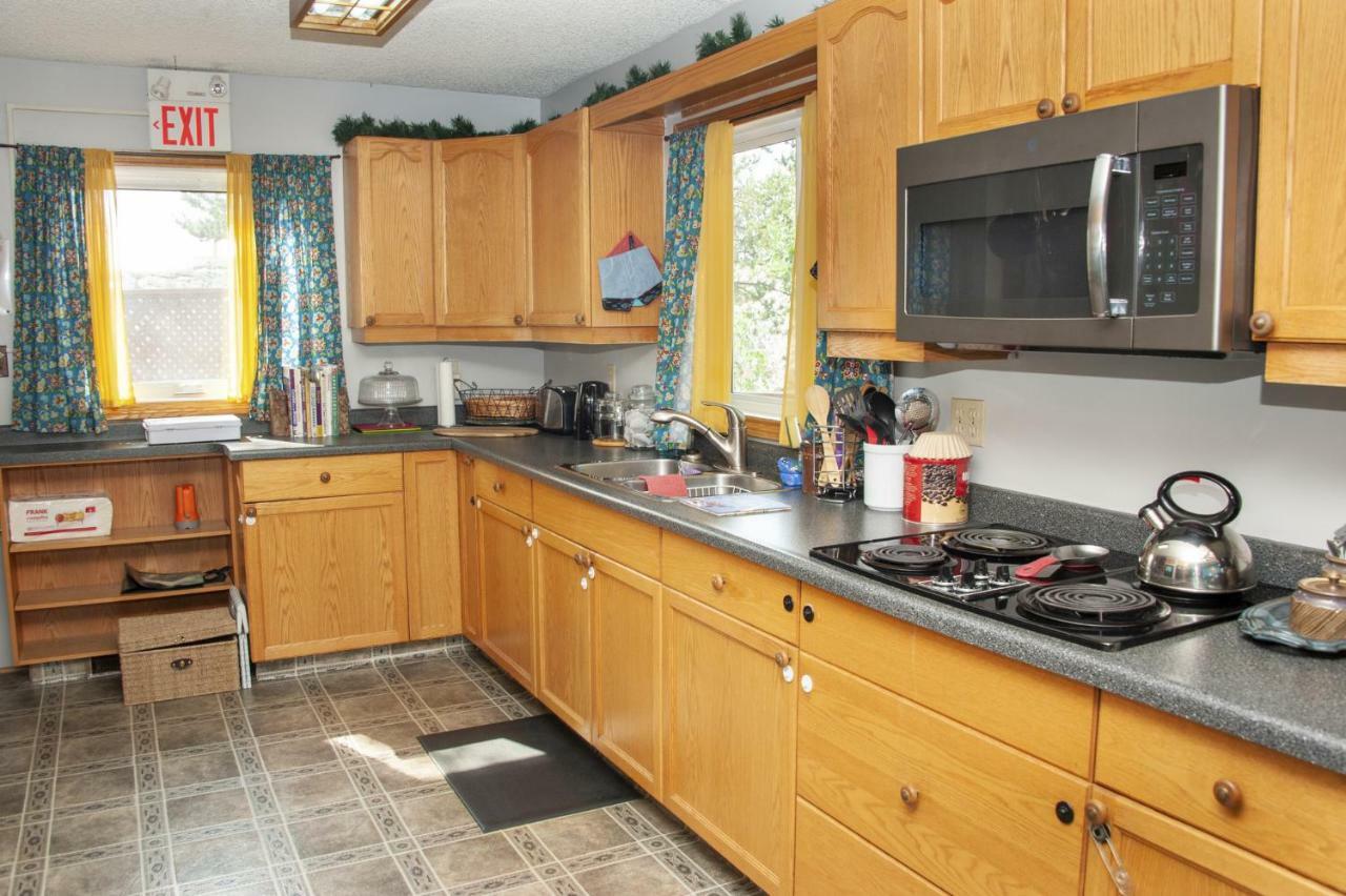 Tiga Bed And Breakfast Yellowknife Buitenkant foto