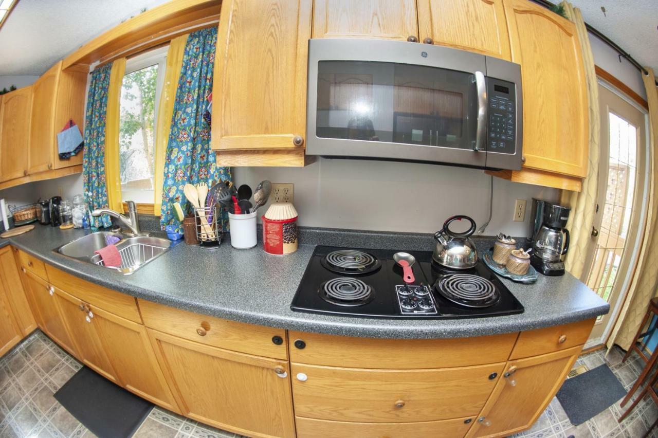 Tiga Bed And Breakfast Yellowknife Buitenkant foto