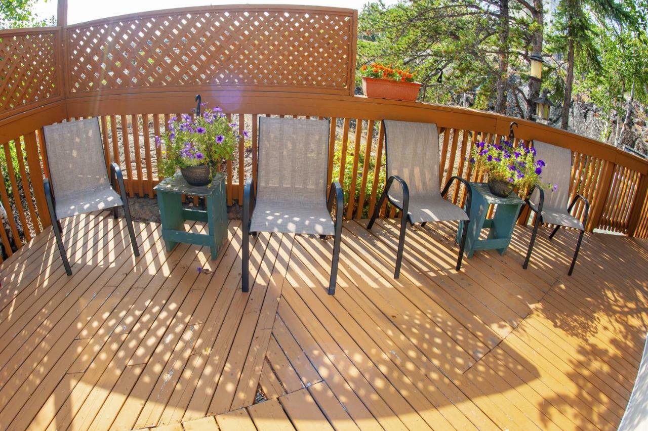 Tiga Bed And Breakfast Yellowknife Buitenkant foto